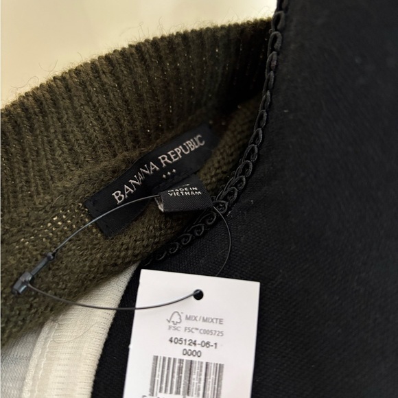 Olive Green V-Neck Women's Sweater - Picture 4 of 4